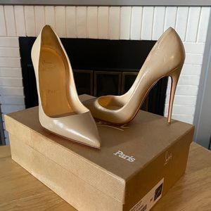 Nude pumps